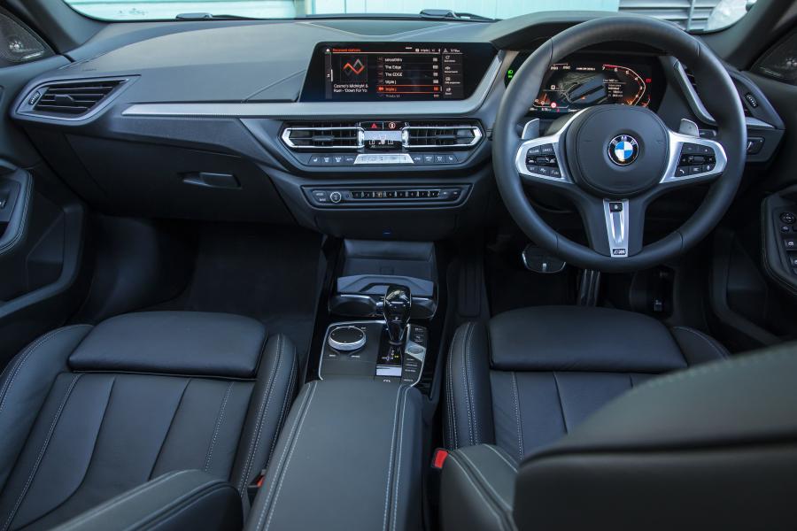 Торпедо BMW M235i xDrive Gran Coupe (F44) 2019 года  (AU) (фото 24 из 40)